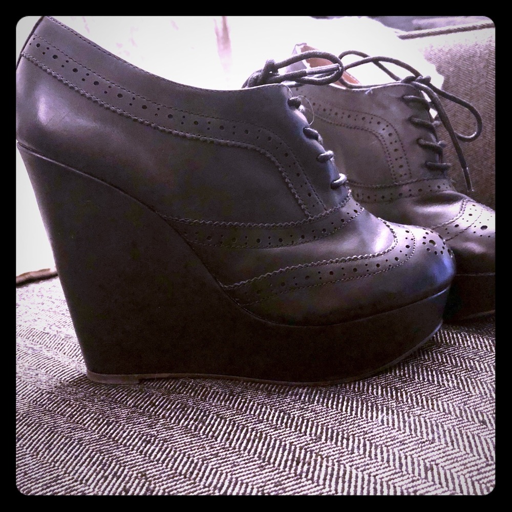 Cute Aldo black wedge